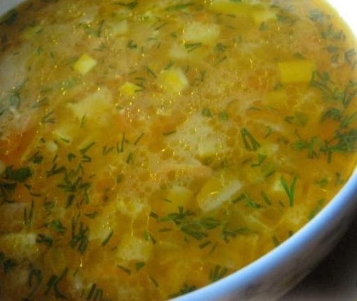 Розсольник з маринованими кабачками та кукурудзяною крупою