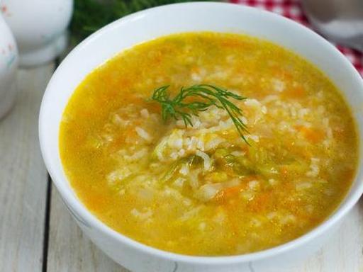 Рисовий суп з капустою та яблуком