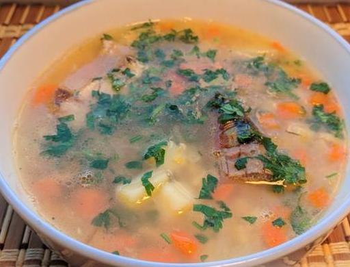 Гороховий суп з копченою скумбрією