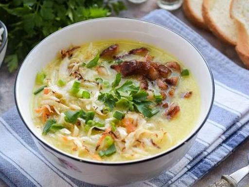 Крем-суп із квашеної капусти, картоплі та цибулі