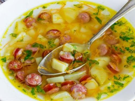 Суп з картоплею та мисливськими ковбасками