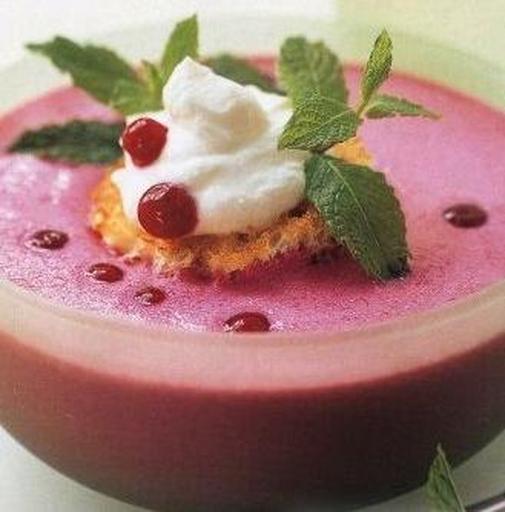 Холодний буряковий суп-пюре з журавлинним соком