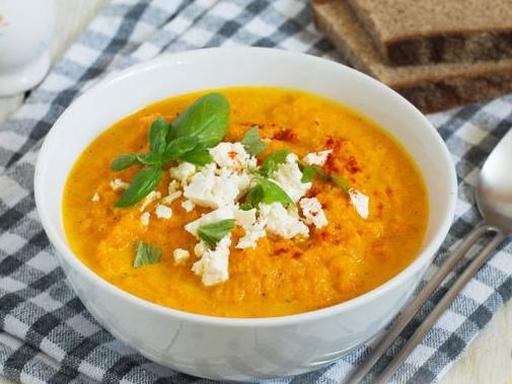 Крем-суп з моркви, запеченої з цибулею, часником та імбиром