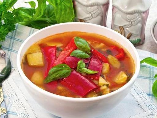 Пісний суп з лечо та картоплі