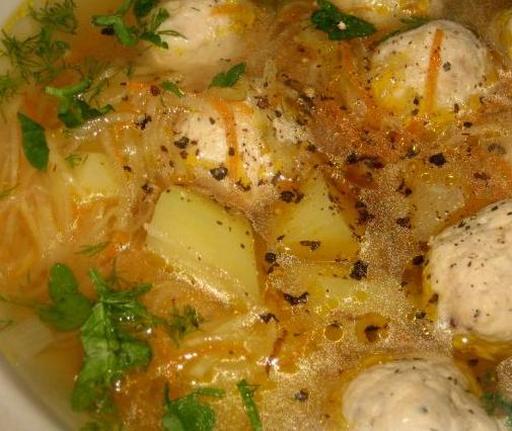 Суп з курячими фрикадельками та кольрабі