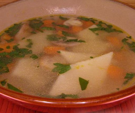 Пісний суп з грибами та манними галушками