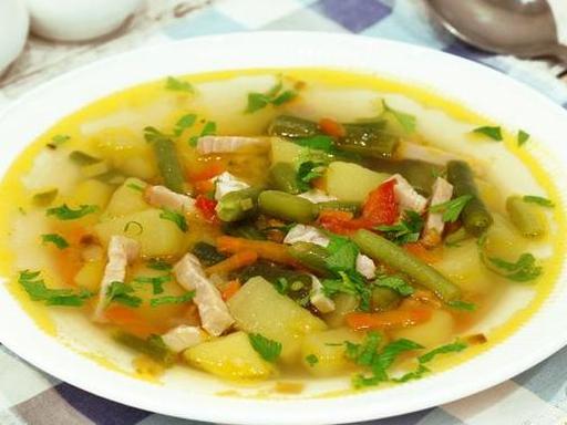 Суп с копчёной курицей и стручковой фасолью