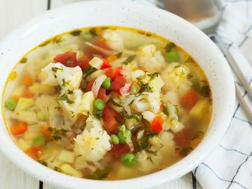 Овощной суп с зелёным горошком