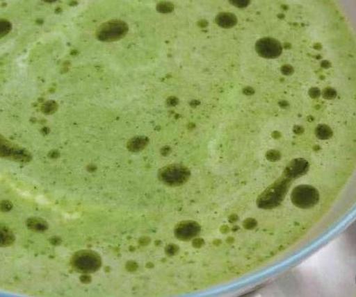 Вегетарианский гороховый суп-пюре с базиликовым маслом