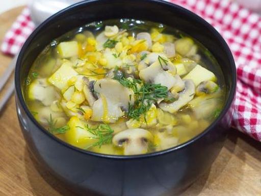 Гороховий суп з печерицями