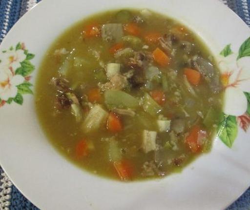 Гороховий суп з копченостями, грибами та маринованими овочами