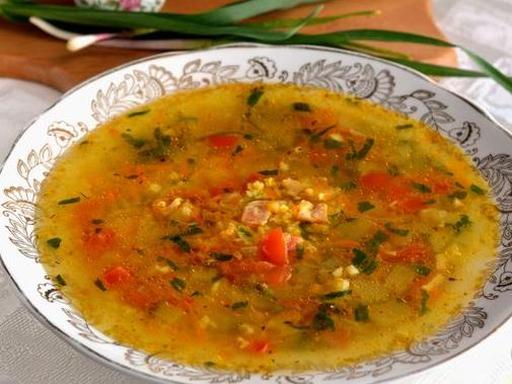 Суп з шинкою, пшоном, кабачками та солодким перцем