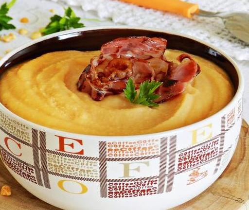 Гороховий крем-суп з хрустким беконом