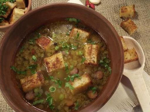 Гороховый суп с копченостями и двумя видами гороха