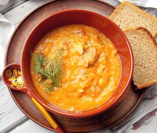 Густой гороховый суп со свининой и копченой курицей