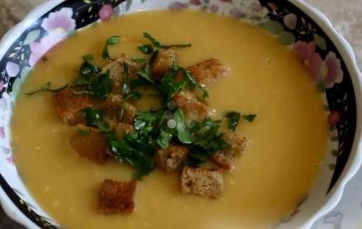 Гороховий суп-пюре з грінками