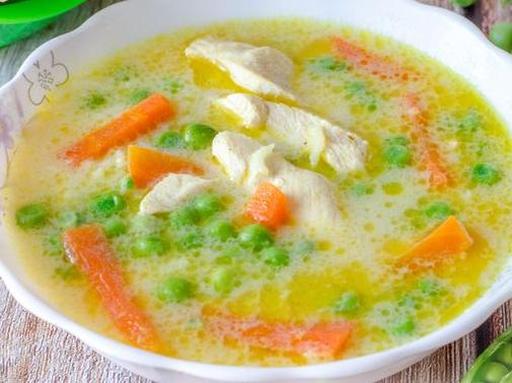 Курячий суп з рисом і свіжим горошком