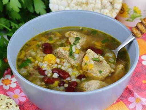 Гречневый суп со свининой и консервированной фасолью