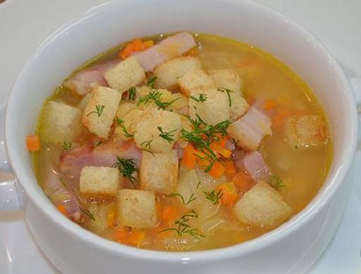 Гороховий суп із копченою грудинкою